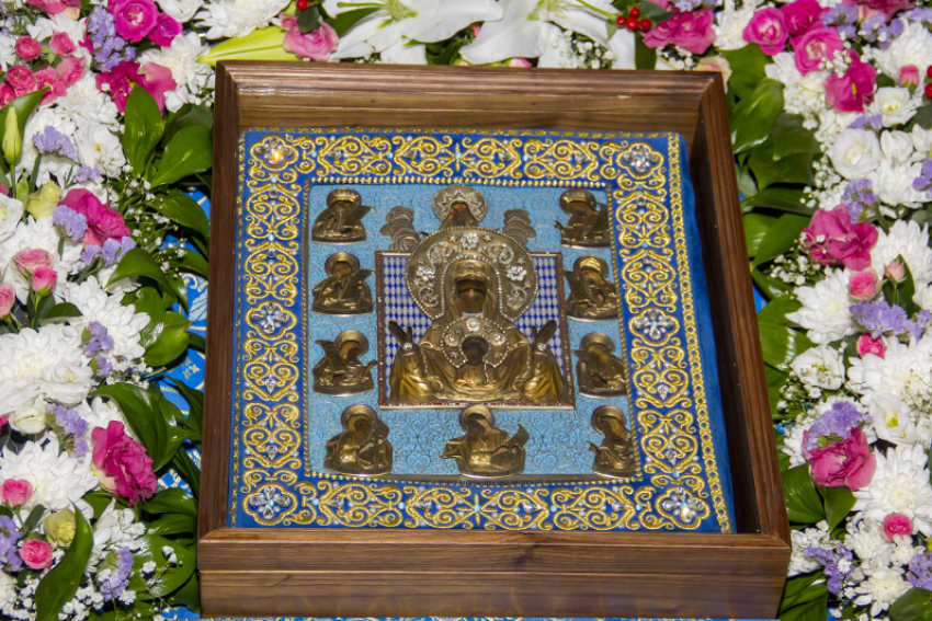 В Воронеже сотни верующих ждут встречи с великой святыней