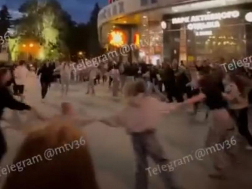 Воронежцев серьезно закружило в центре города