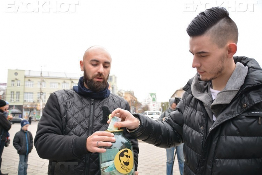 В День народного единства воронежские бородачи собирали деньги на помощь детям