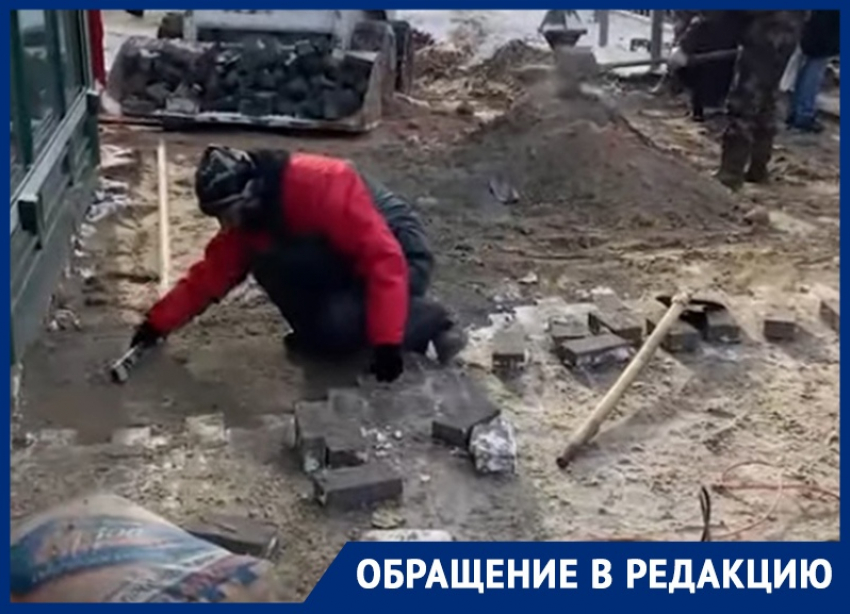 «Он будет наказан»: мэрия не оплатила работы подрядчика, бесконечно укладывающего тротуар в центре Воронежа