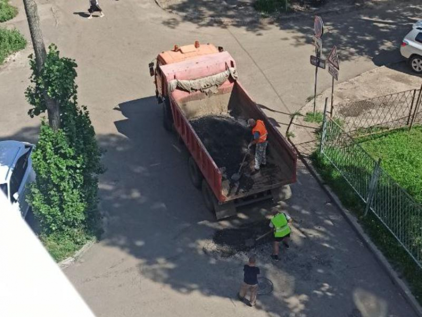 «Одноразовый» и избирательный ремонт дороги возмутил жителей Воронежа