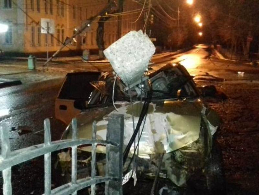  Полицейские показали, что стало с Nexia после четырехкратного ДТП в Воронеже 