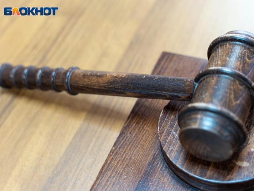 Экс-доцент кафедры воронежского вуза ответит в суде за взятки, которые брала со студентов два года