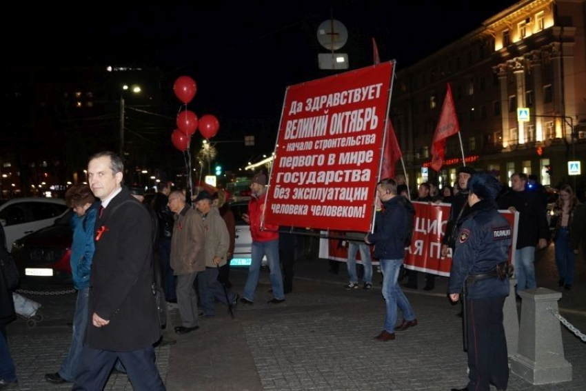 Флешмоб и возложение цветов задумали воронежские коммунисты в годовщину Октября