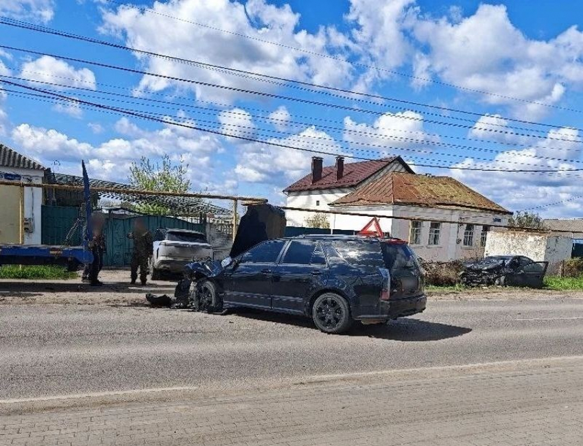 Четыре человека попали в больницу после выезда Cadillac на встречку в воронежском Шилово