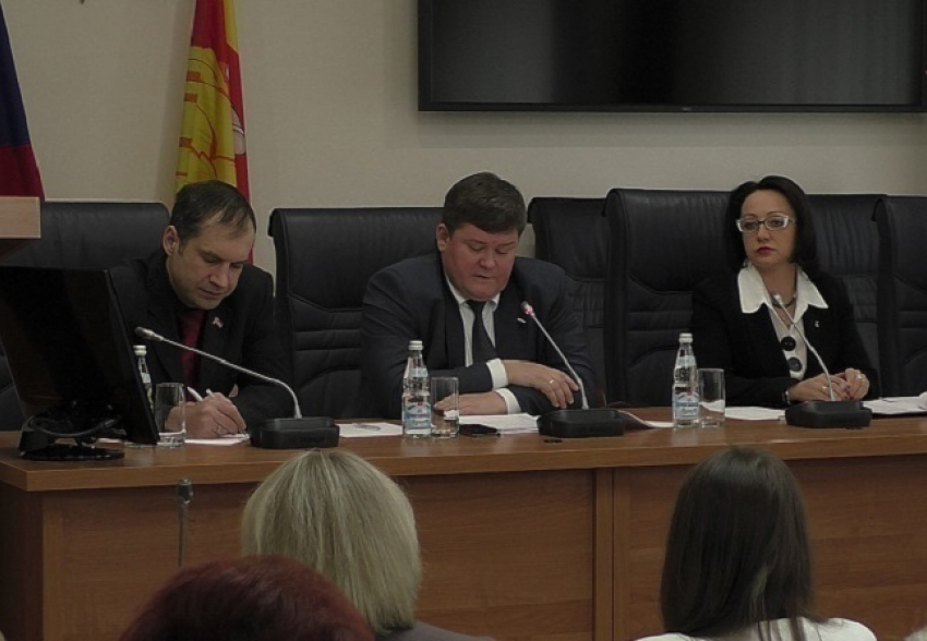 Мэрия Воронежа «спаивает» депутатов городской думы