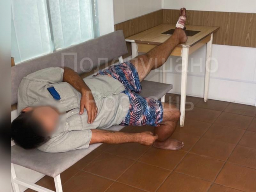 «Хирург ходил мимо», – мужчине с раной от топора оказали помощь лишь спустя 4 часа в Воронежской больнице