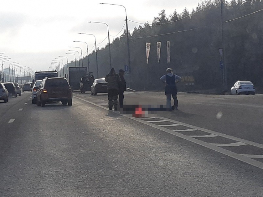 Стали известны подробности смертельного выпадения пассажира из машины в Воронеже