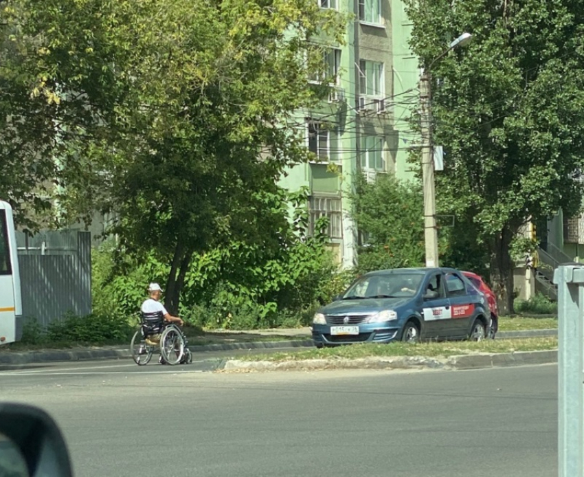 На попрошаек на проезжей части пожаловались водители в Воронеже
