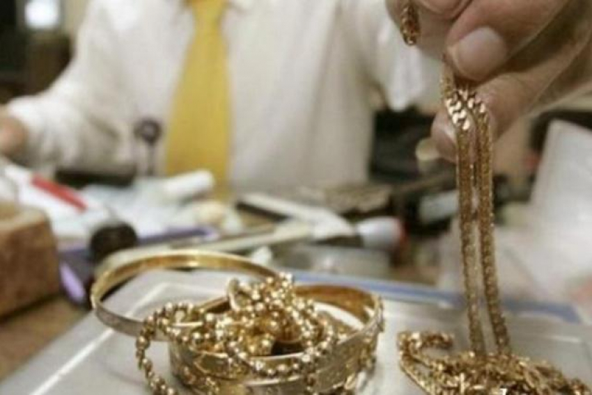 Воронежцы сдали в ломбарды золото на 576,5 млн рублей