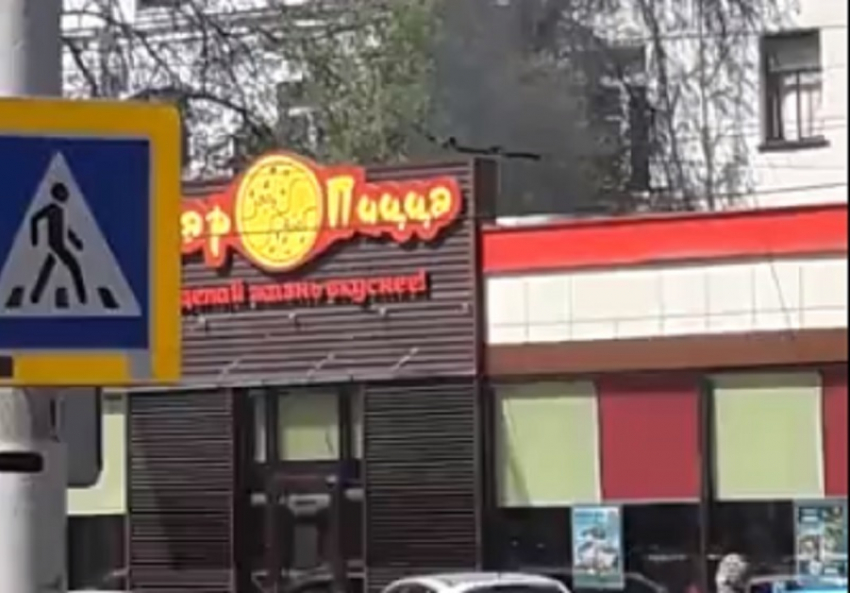 Пожар в воронежском кафе «Жар-Пицца» на Ворошилова сняли на видео