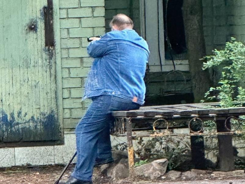 Мужчину с пистолетом заметили в воронежском парке 