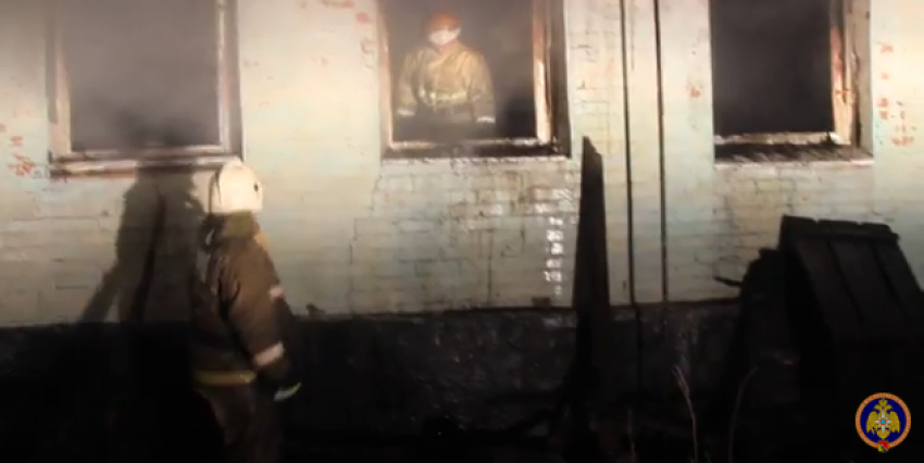МЧС опубликовало видео пожара в психоневрологическом интернате под Воронежем