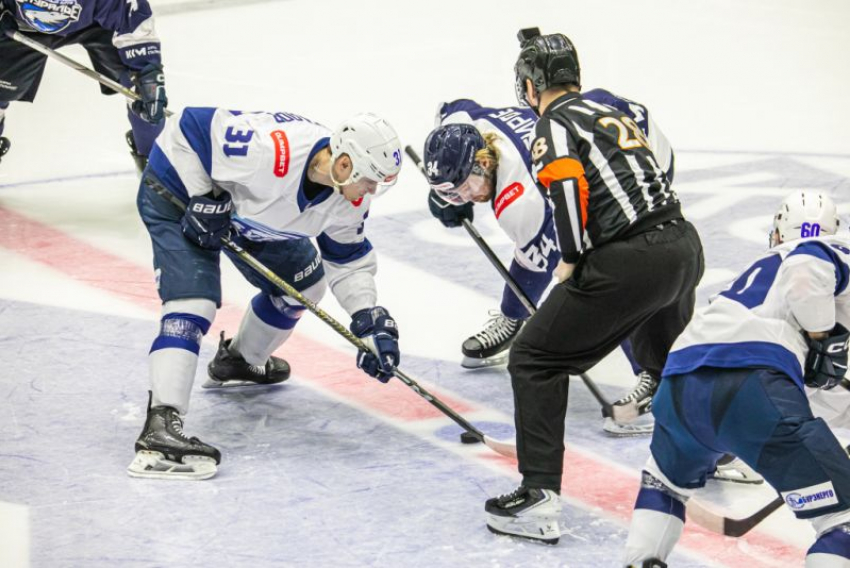 С разницей в одну шайбу проиграл воронежский «Буран» курганскому «Зауралью»