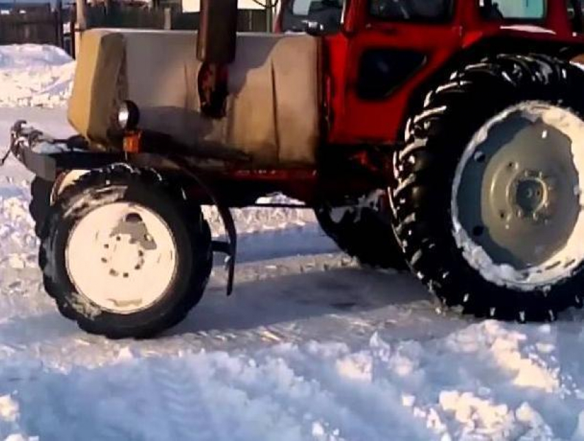 Воронежец ради свидания с любимой угнал трактор
