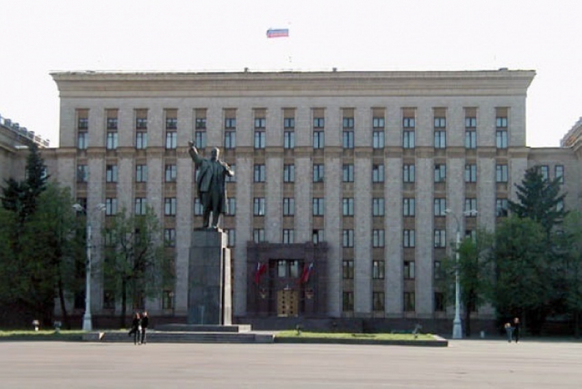 Сколько стоит подняться по служебной лестнице правительства области?