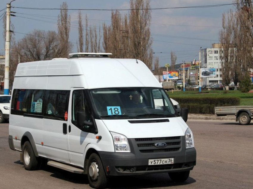 Автобус №18 больше не будет проезжать памятник Славы в Воронеже
