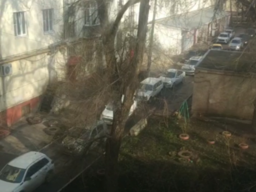 Стоячий беспредел под окнами доводит воронежцев 