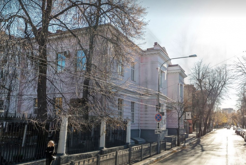 Ресторан в центре Воронежа временно закрыли после жалобы на отравление
