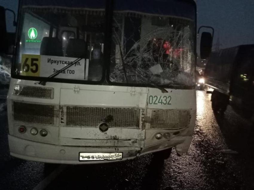 Водитель автобуса спровоцировал ДТП в Воронеже – пострадали пассажиры