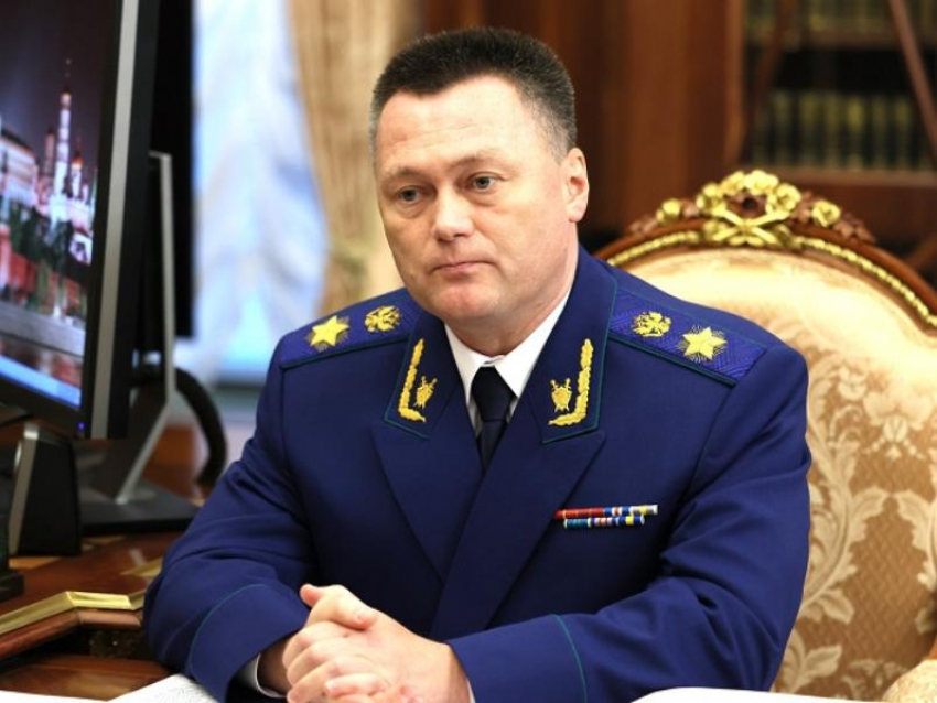 Стало известно, какие погоны носили люди, поборовшие цену на картошку