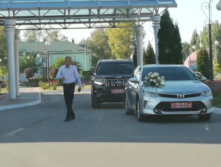 Воронежские чиновники устроили сиесту из-за свадьбы сына главы райадминистрации