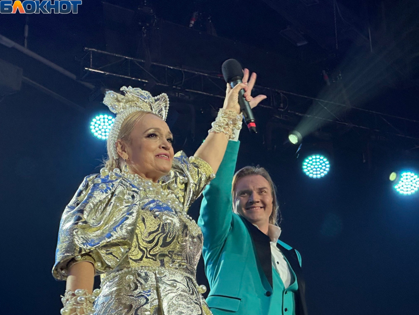 Семья Кадышевой, недавно блиставшая на сцене в Воронеже, опровергла проблемы артистки со здоровьем