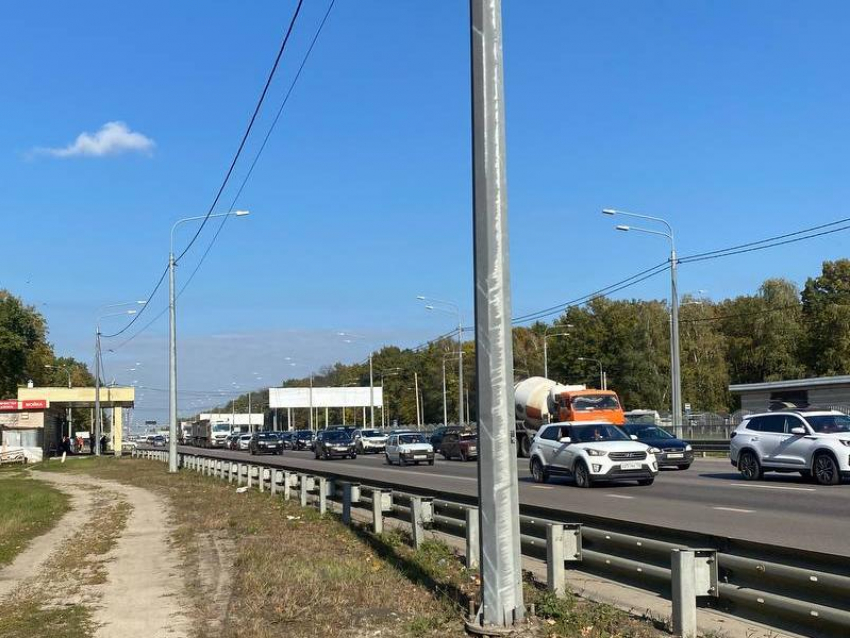 Двухкилометровая пробка образовалась на Московском проспекте в Воронеже из-за ДТП 