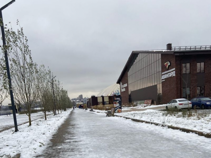 Ледовую ловушку запечатлели на Придаченской дамбе в Воронеже