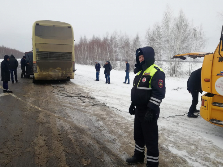 Воронежские полицейские спасли от пожара дагестанский автобус