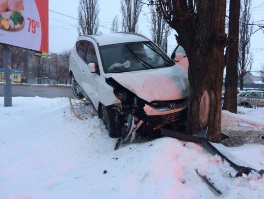 В Воронеже угонщик-неудачник разбил машину и сбежал