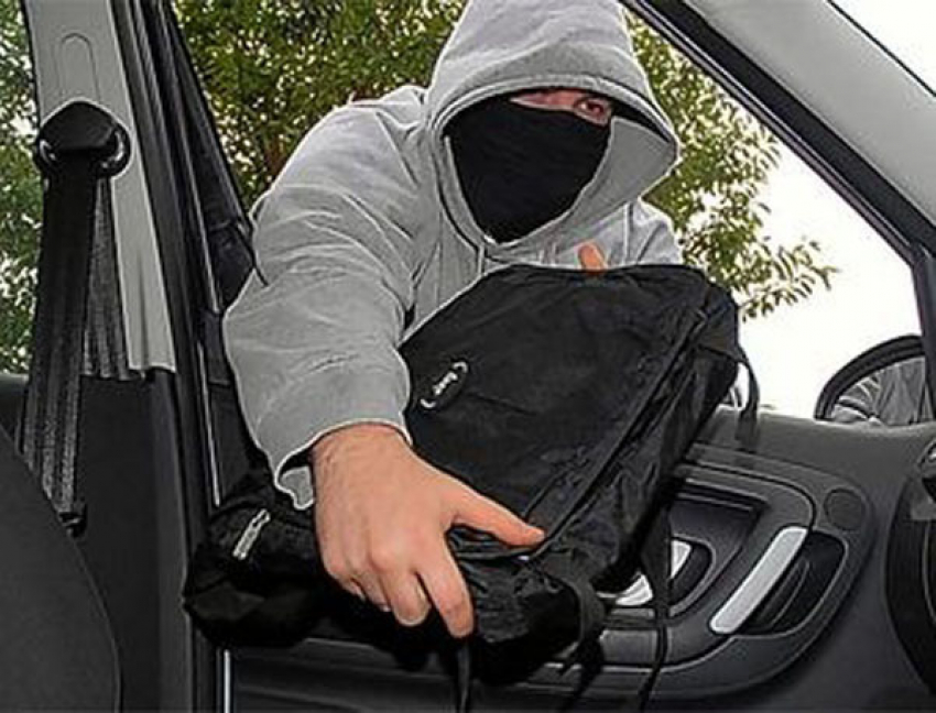 СМИ: 60 миллионов рублей украли из автомобиля в Воронеже