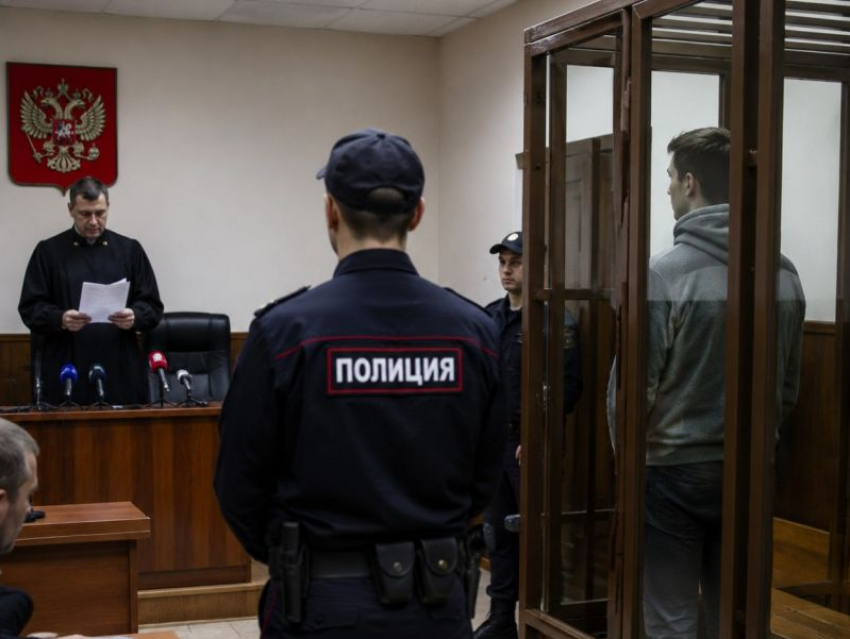 Молодого воронежца приговорили к 22 годам колонии за госизмену и попытку подорвать военного