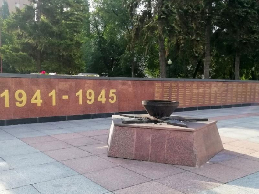 Вечный огонь неожиданно потух на Памятнике Славы в Воронеже