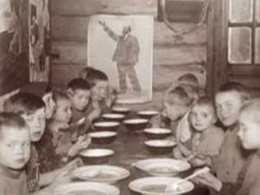 102 года назад воронежским школьникам впервые стали раздавать завтраки