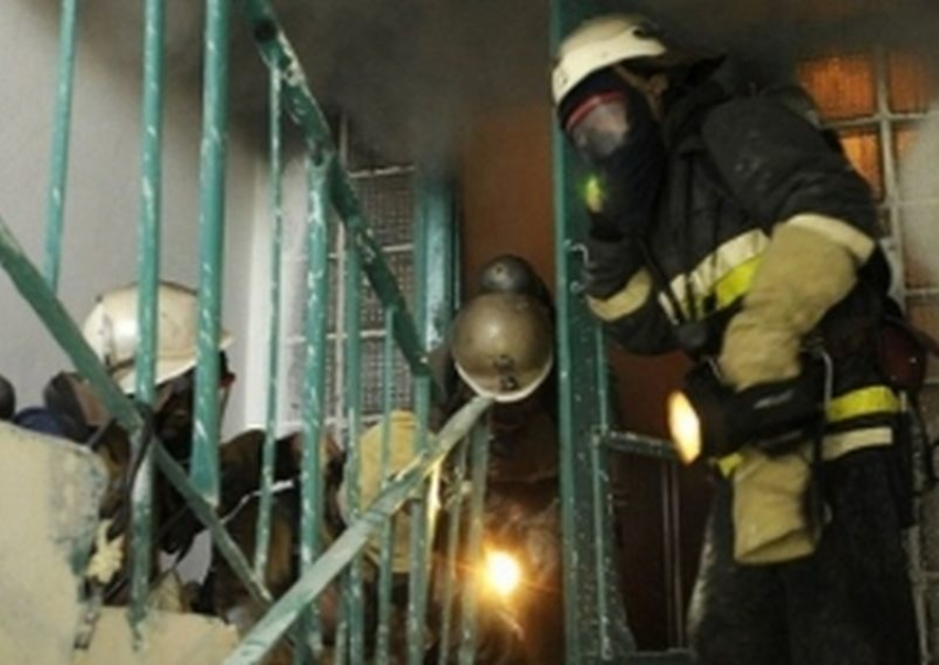 На юго-западе Воронежа спасли 10 человек из горящей пятиэтажки