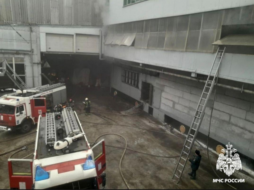 Пожар вспыхнул на заводе «Янтарь» в Воронеже