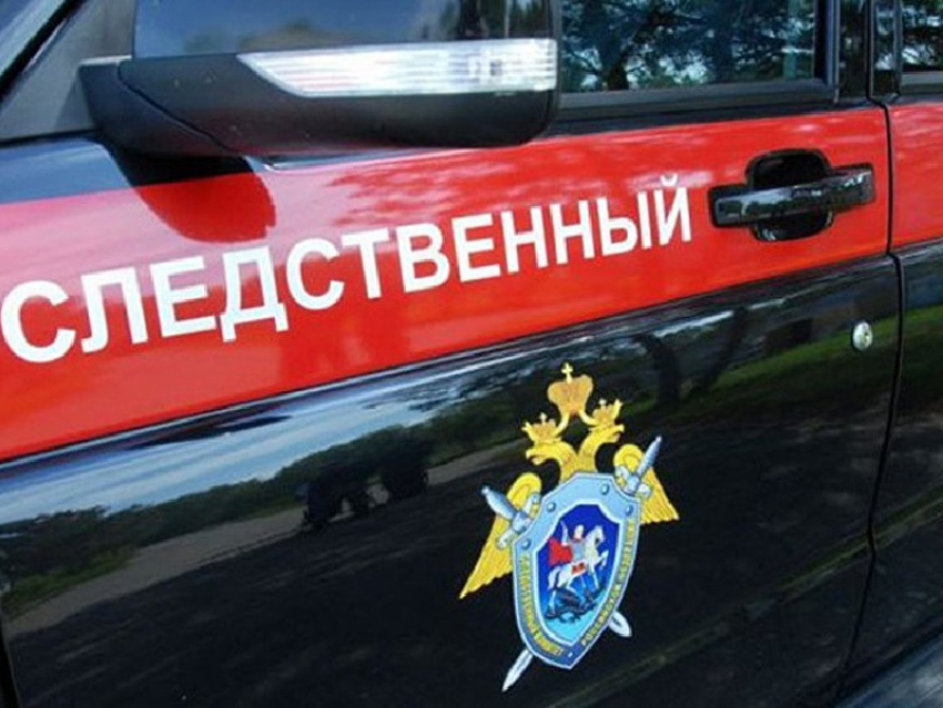 Тело девушки нашли под окнами дома в Воронеже