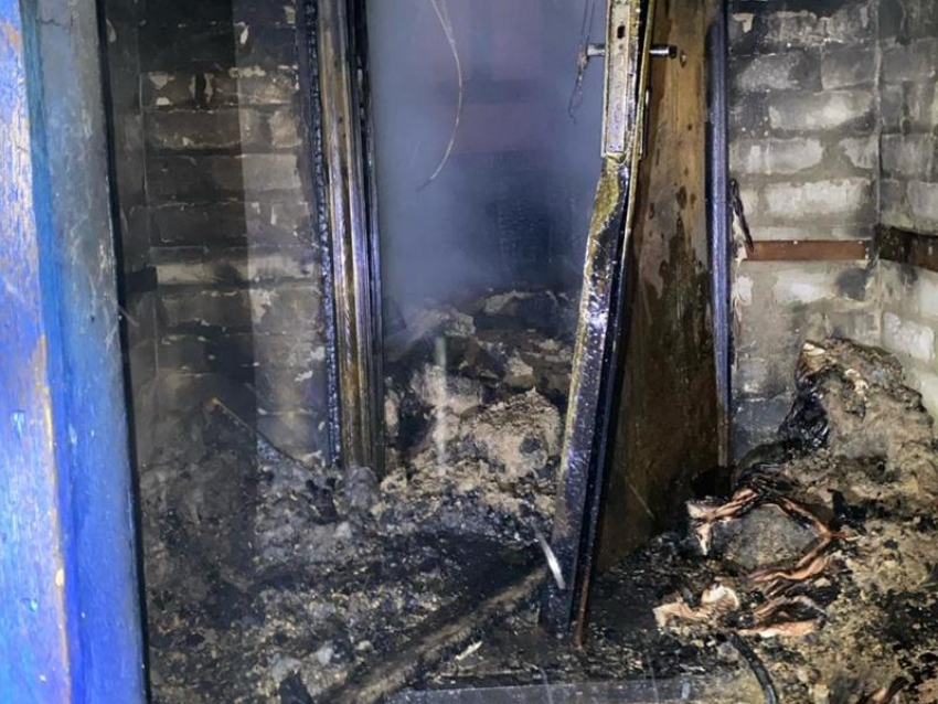 Труп 22-летнего парня нашли в обгоревшем доме в Воронежской области