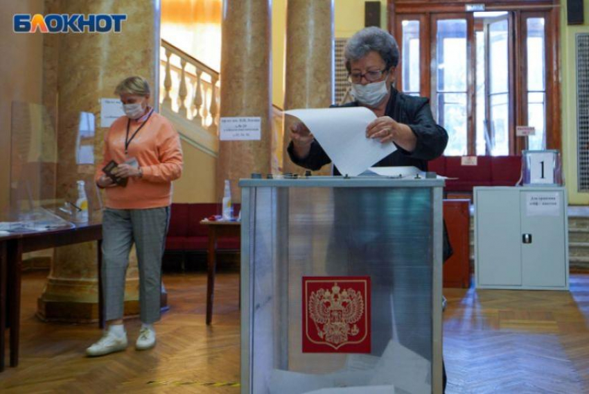 Какие два фаворита могут определиться на будущих выборах в Госдуму, показал опрос «Блокнота»
