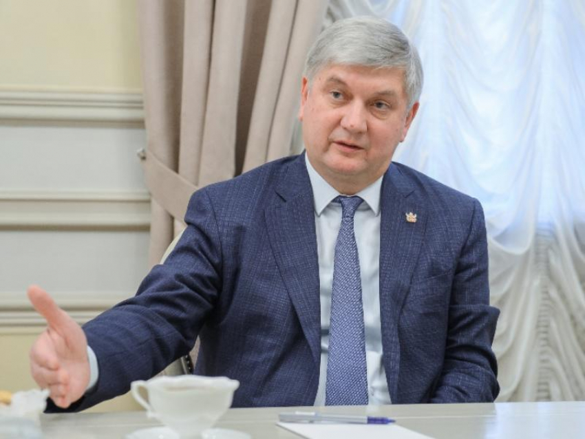 Воронежский губернатор Гусев узаконил налоговые льготы для нескольких владельцев электромобилей