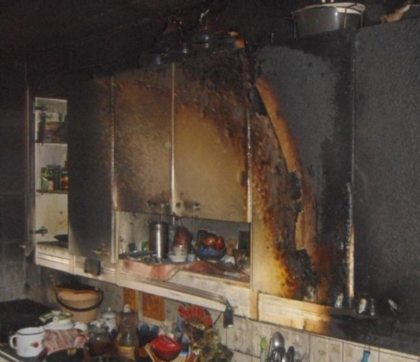 В Воронеже на пожаре женщина получила ожоги