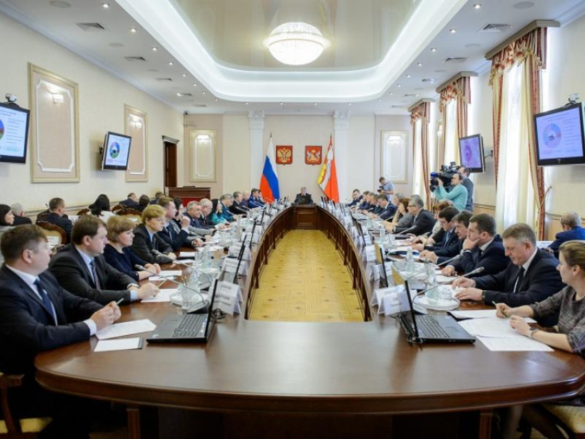 Губернатор Гусев рассказал чиновникам о «правильной теме» и 15 млрд рублей