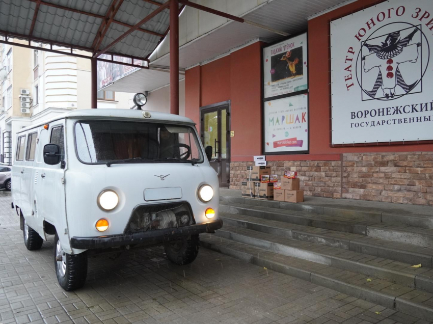 Сотрудники воронежского ТЮЗа собрали деньги и купили автомобиль УАЗ для участников спецоперации