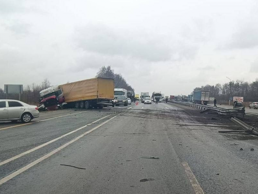 Стало известно о гибели жительницы Воронежа в массовом ДТП на М-4 «Дон