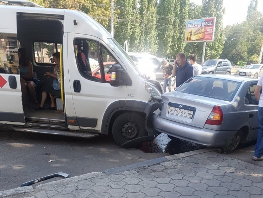 Стали известны подробности массового ДТП с участием маршрутки в Воронеже