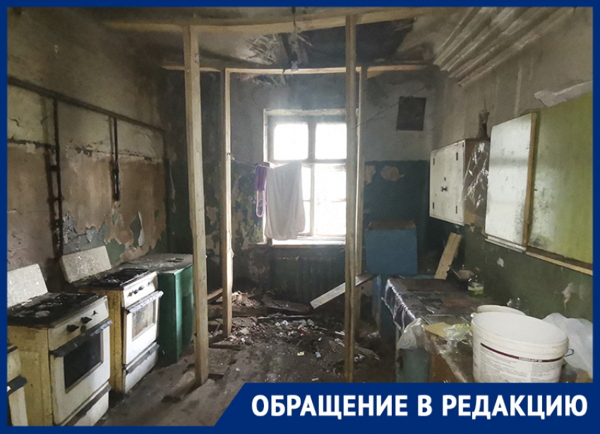 «В любой момент может рухнуть»: ужасы старого дома показали на видео в Воронеже