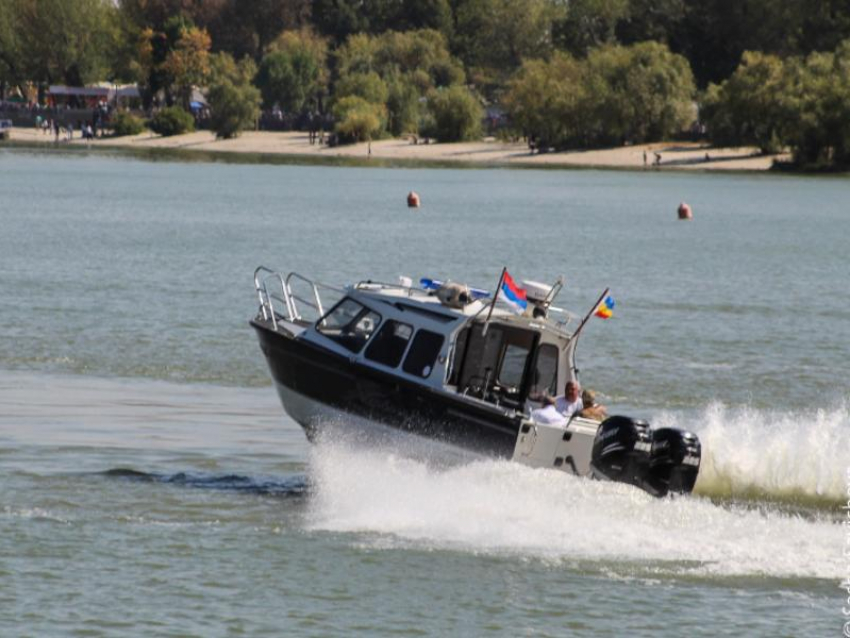 Лодка и гидроцикл столкнулись на водоеме в Воронежской области 
