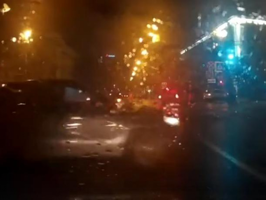 "Подрез» на мокрой дороге чуть не привел к ДТП в Воронеже