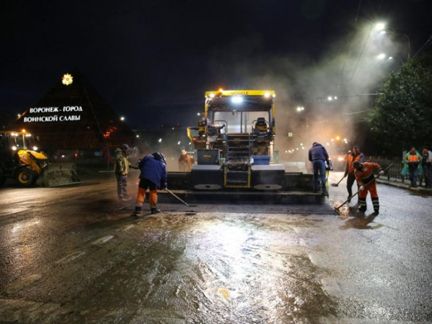 Дорожники завершают восстановление покрытия на Московском проспекте в Воронеже